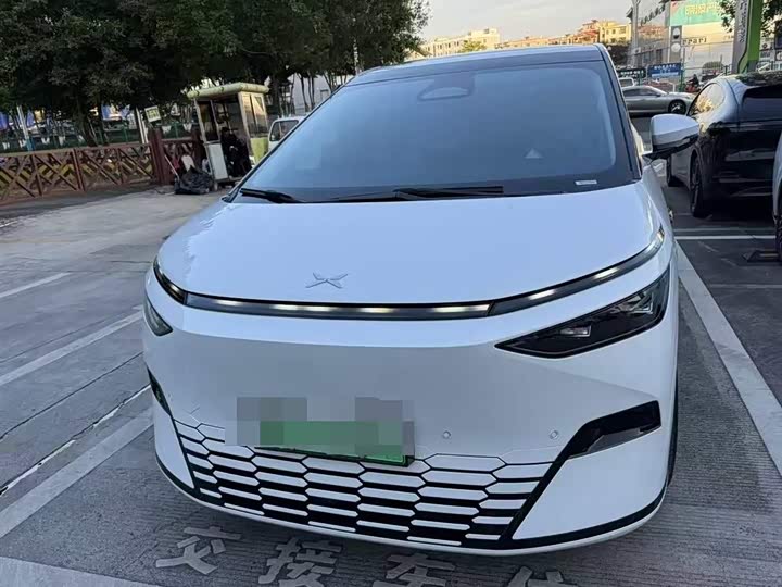 Фото 1 - XPeng X9