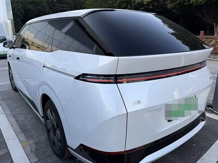 Фото 3 - XPeng X9