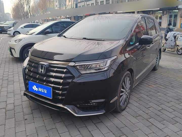 Фото 1 - Honda Elysion