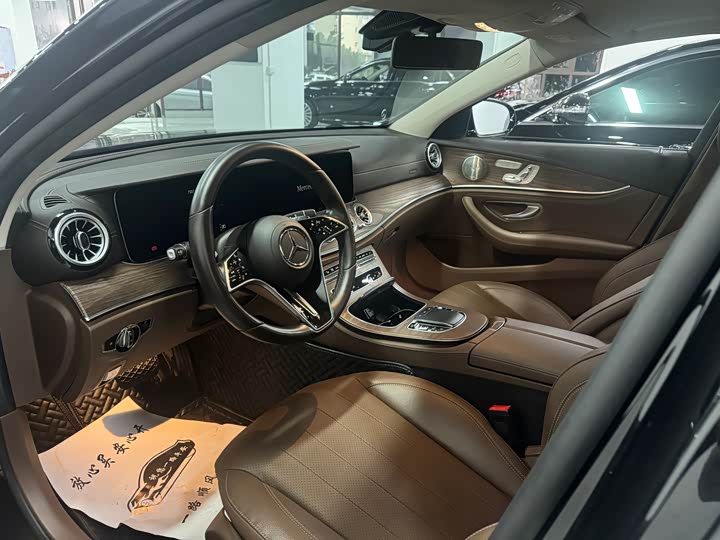 Фото 4 - Mercedes-Benz E-Class