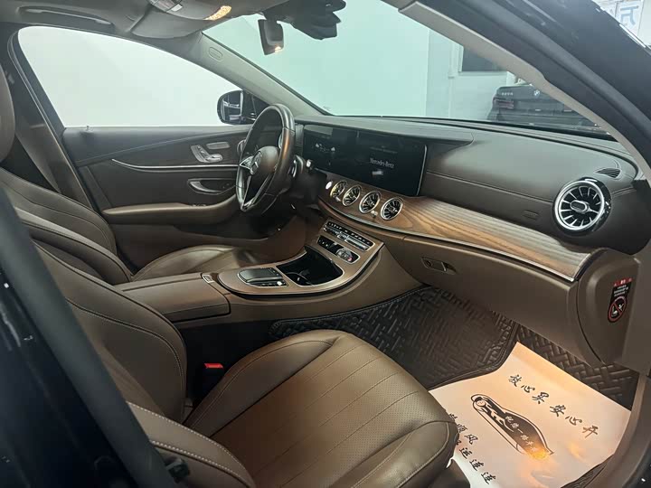 Фото 7 - Mercedes-Benz E-Class