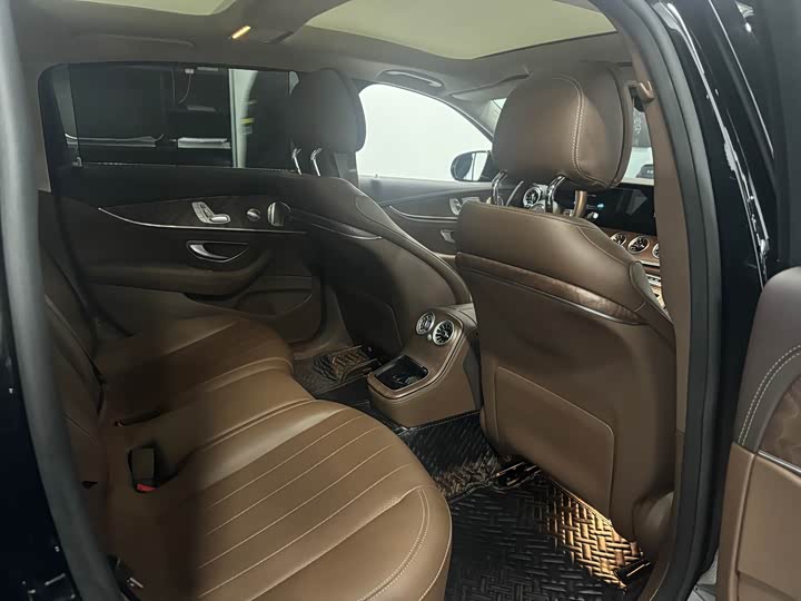 Фото 8 - Mercedes-Benz E-Class