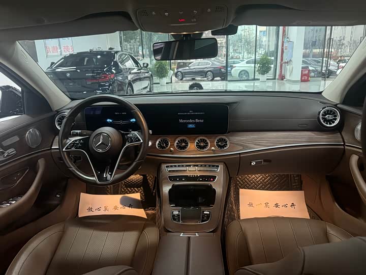 Фото 9 - Mercedes-Benz E-Class