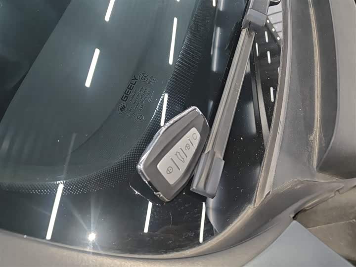 Фото 9 - Geely Monjaro