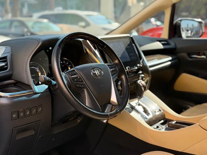 Фото 5 - Toyota Vellfire