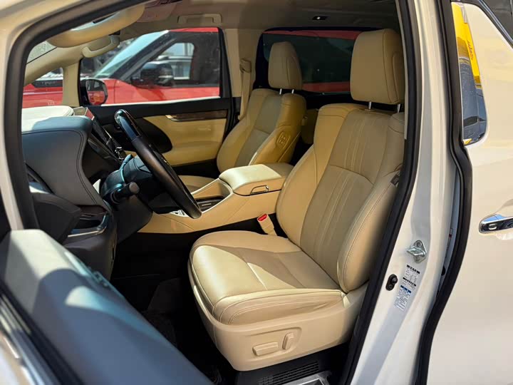 Фото 6 - Toyota Vellfire