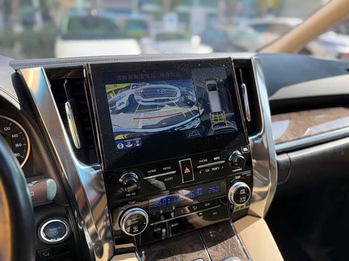 Фото 7 - Toyota Vellfire