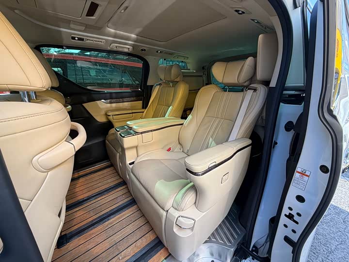 Фото 9 - Toyota Vellfire