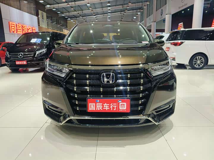 Фото 2 - Honda Elysion