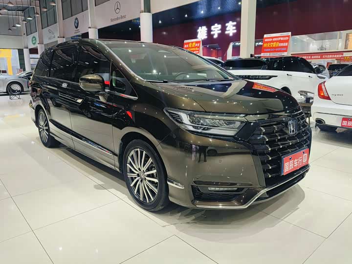 Фото 3 - Honda Elysion