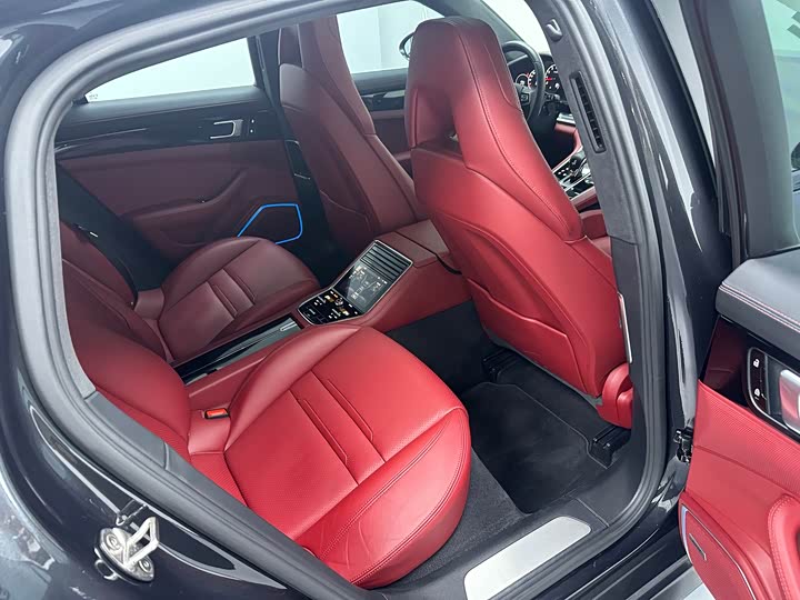 Фото 5 - Porsche Panamera