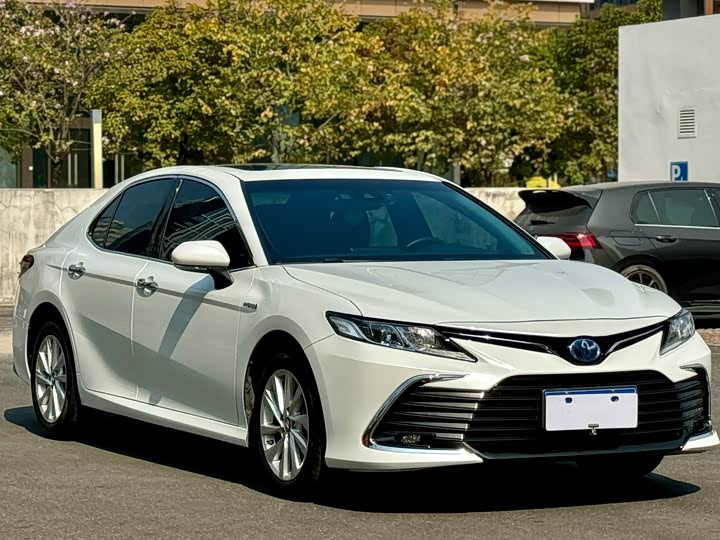 Фото 3 - Toyota Camry