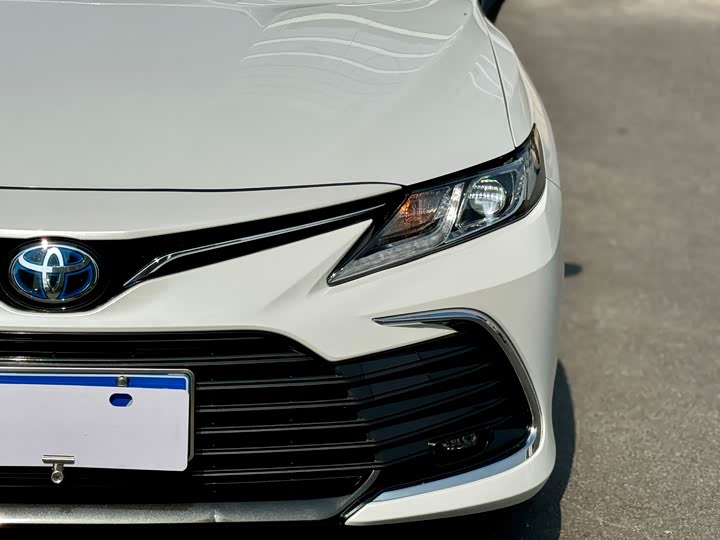 Фото 8 - Toyota Camry