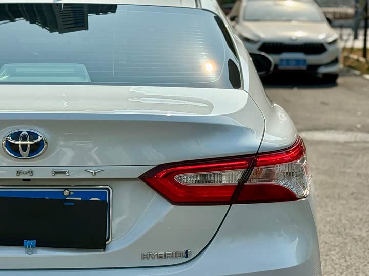 Фото 9 - Toyota Camry