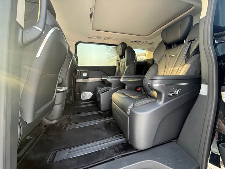 Фото 4 - Hongqi HQ9