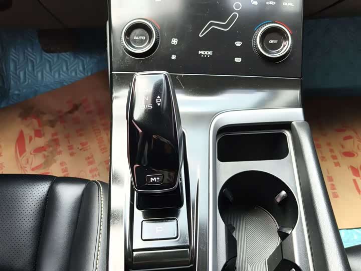 Фото 7 - Bestune B70