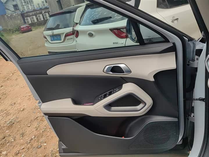 Фото 7 - BYD Yuan Up