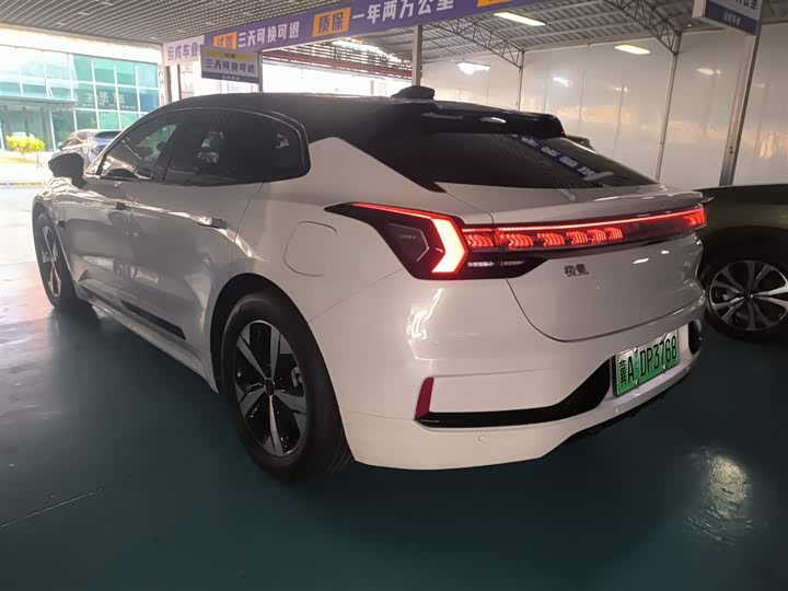 Фото 5 - Zeekr 001