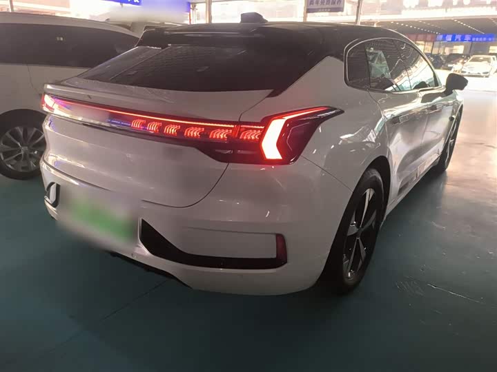 Фото 7 - Zeekr 001