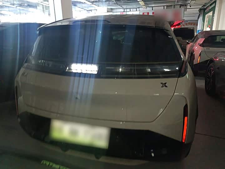 Фото 6 - Zeekr X