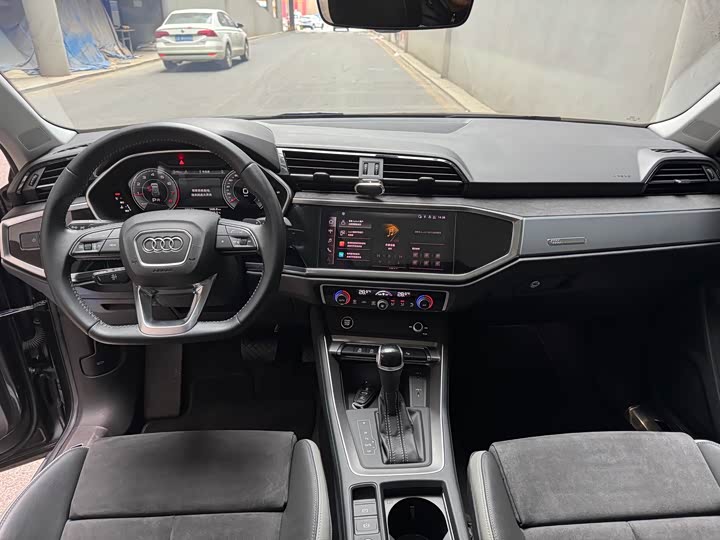 Фото 8 - Audi Q3