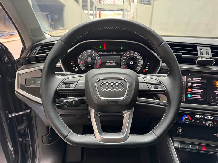 Фото 9 - Audi Q3