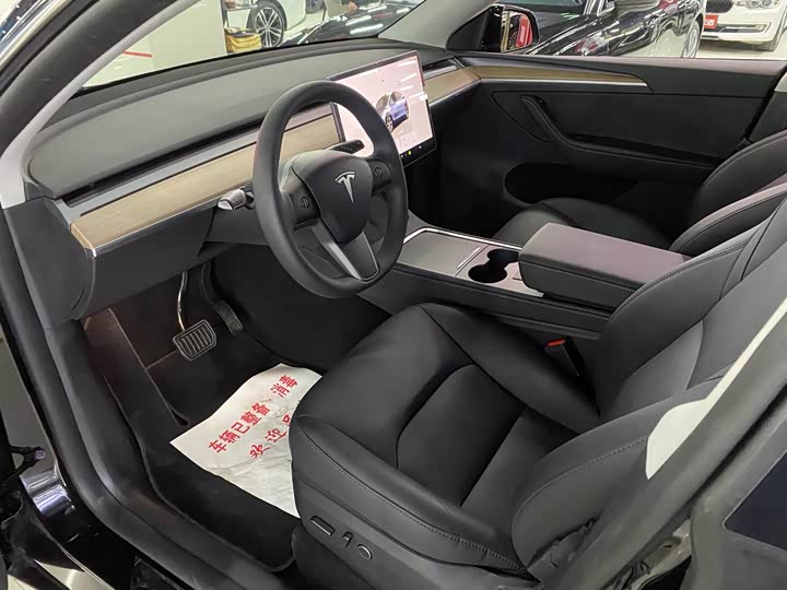 Фото 8 - Tesla Model Y