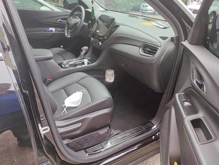 Фото 8 - Chevrolet Equinox