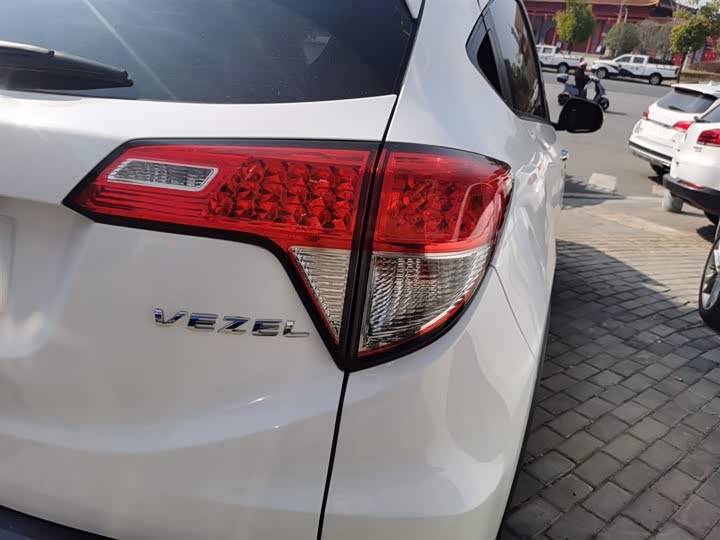 Фото 8 - Honda Vezel