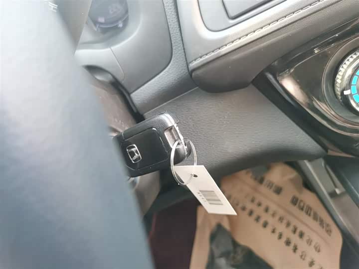 Фото 9 - Honda Vezel