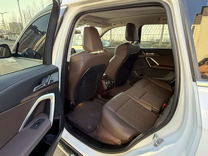 Фото 4 - BMW iX1