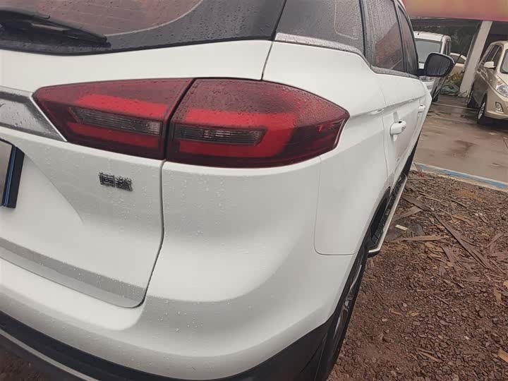 Фото 8 - Geely Atlas