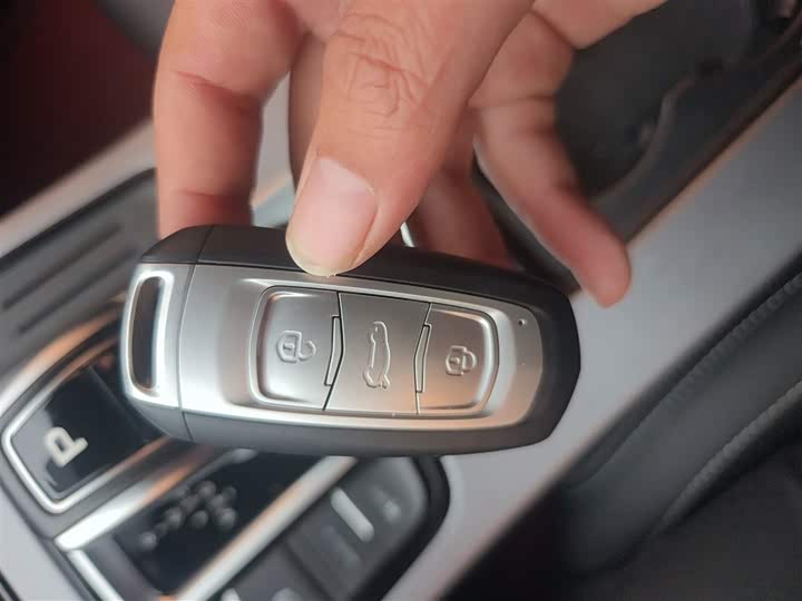 Фото 9 - Geely Atlas