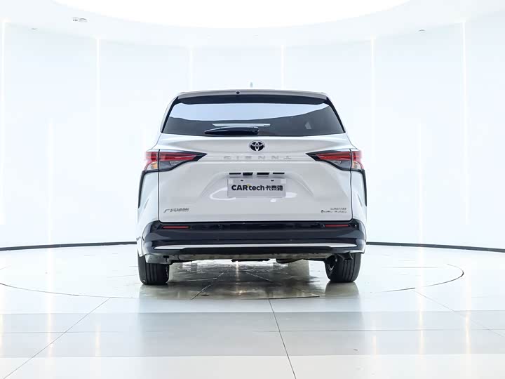 Фото 2 - Toyota Sienna