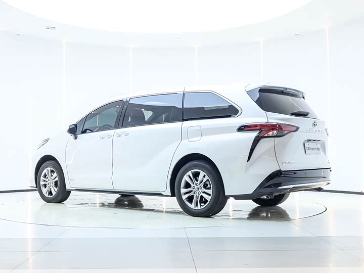 Фото 4 - Toyota Sienna