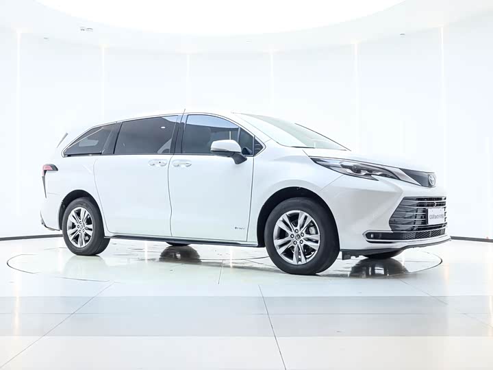 Фото 7 - Toyota Sienna