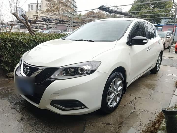 Фото 2 - Nissan Tiida