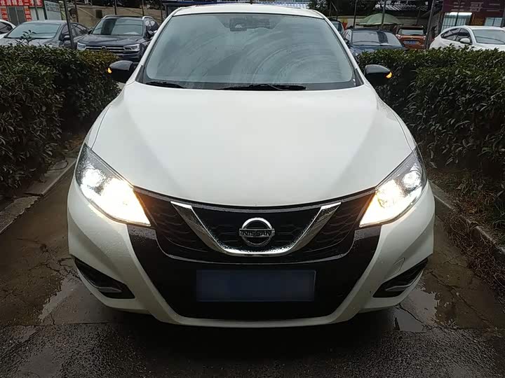 Фото 3 - Nissan Tiida