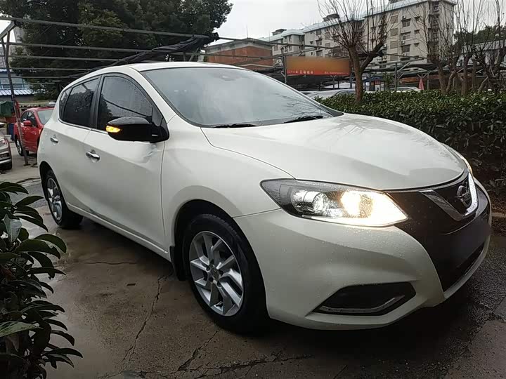 Фото 4 - Nissan Tiida