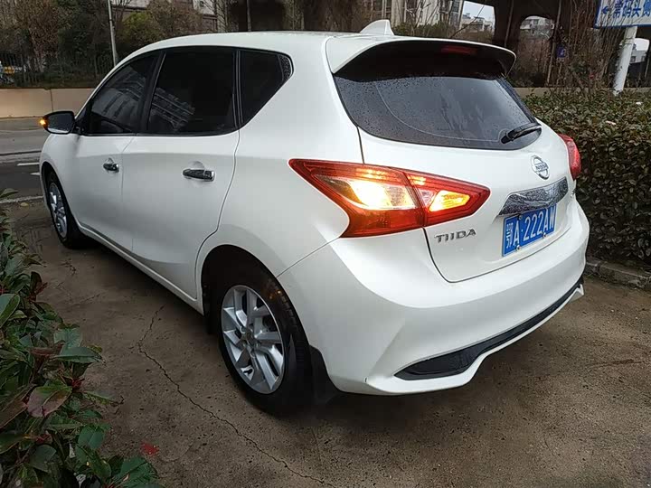 Фото 5 - Nissan Tiida