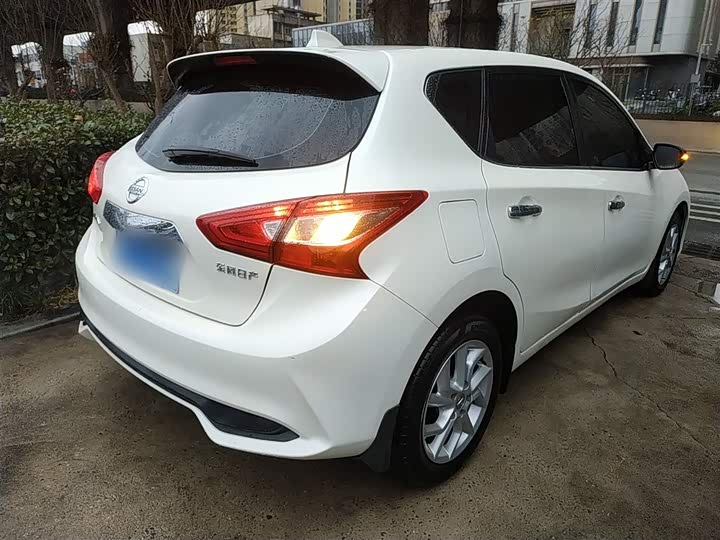 Фото 7 - Nissan Tiida