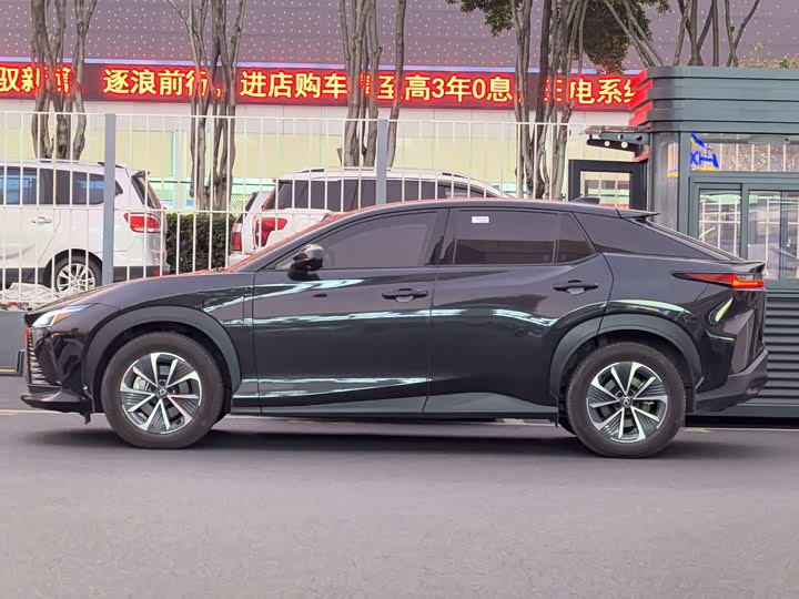 Фото 7 - Lexus RZ