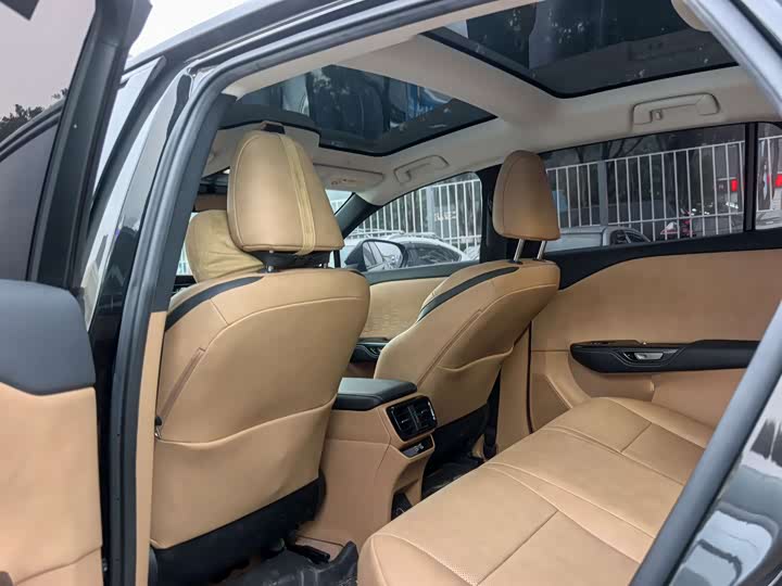 Фото 9 - Lexus RZ