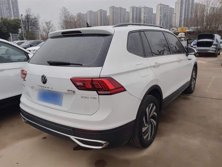 Фото 7 - Volkswagen Tiguan L Pro