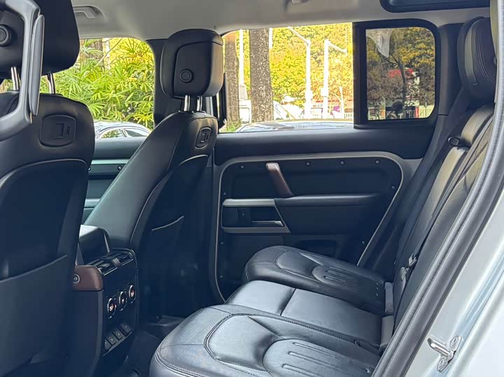 Фото 7 - Land Rover Defender