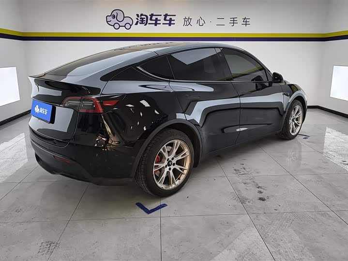 Фото 3 - Tesla Model Y