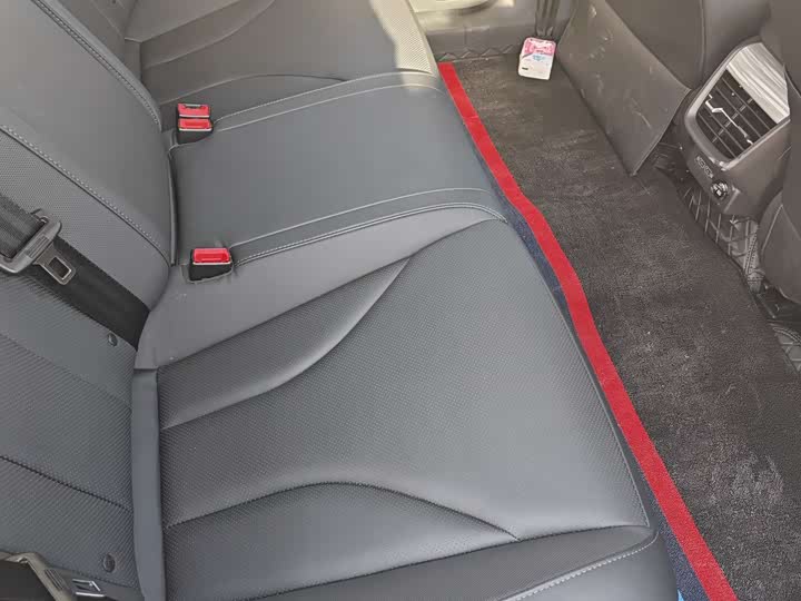 Фото 6 - Hongqi E-QM5