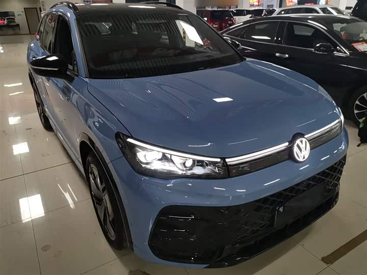 Фото 4 - Volkswagen Tiguan L Pro