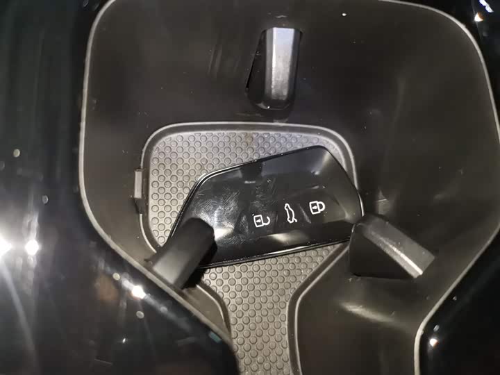 Фото 9 - Volkswagen Tiguan L Pro