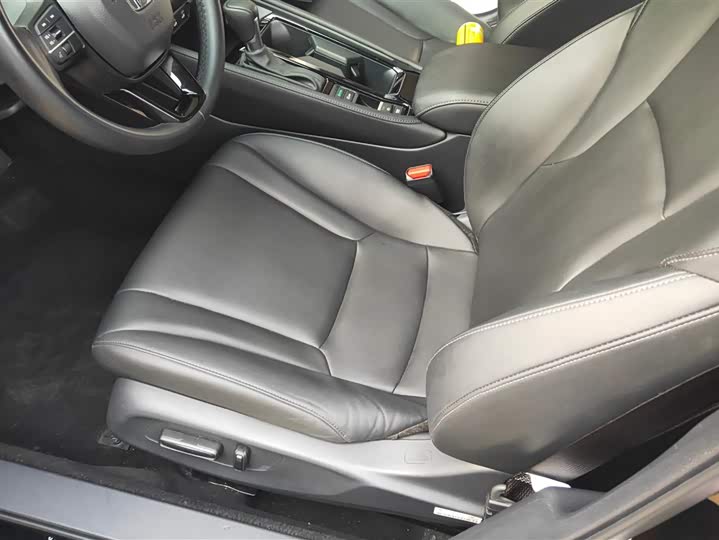 Фото 9 - Honda Accord